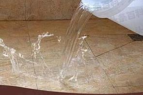 阿鲁科尔漏水维修 免砸砖防水材料该如何施工